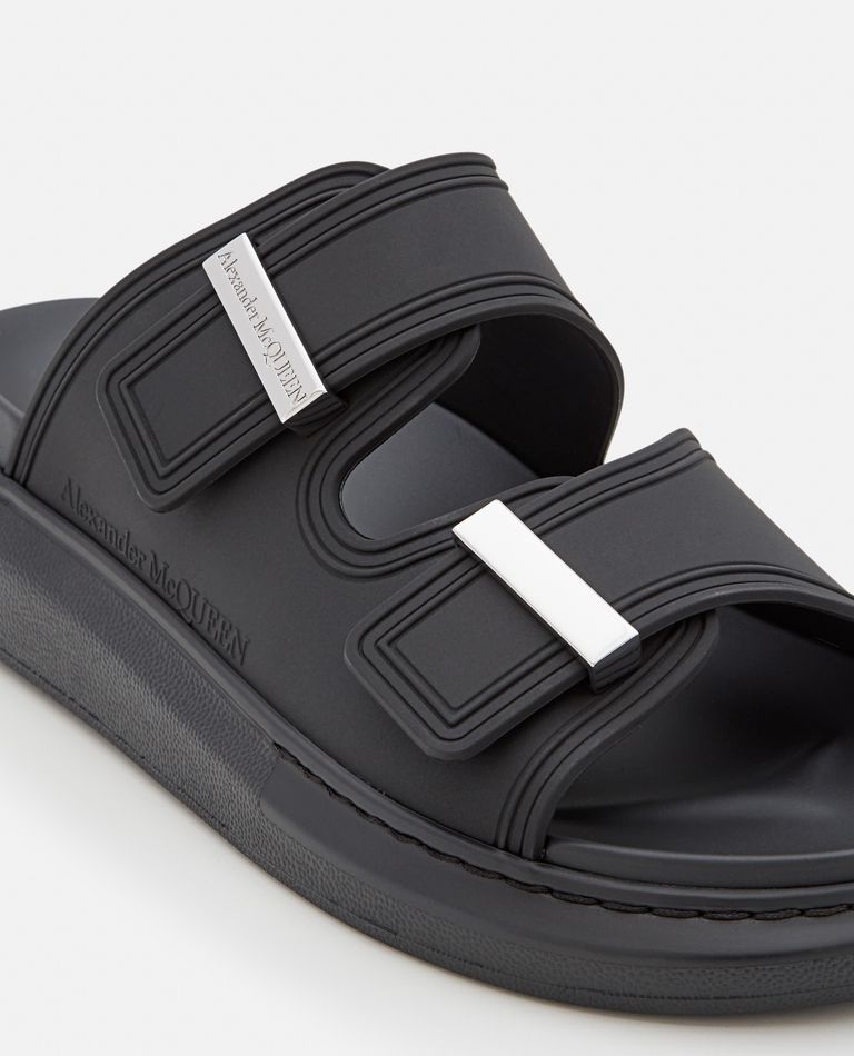 サンダル・ミュール alexander mcqueen FW25 'Rubber' sandals (658063W4Z51 1081) RUBBER SANDALS for Women - Alexander McQueen | Biffi