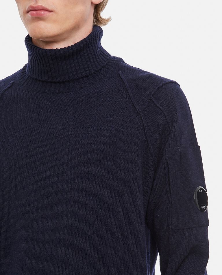 TURTLENECK SWEATER