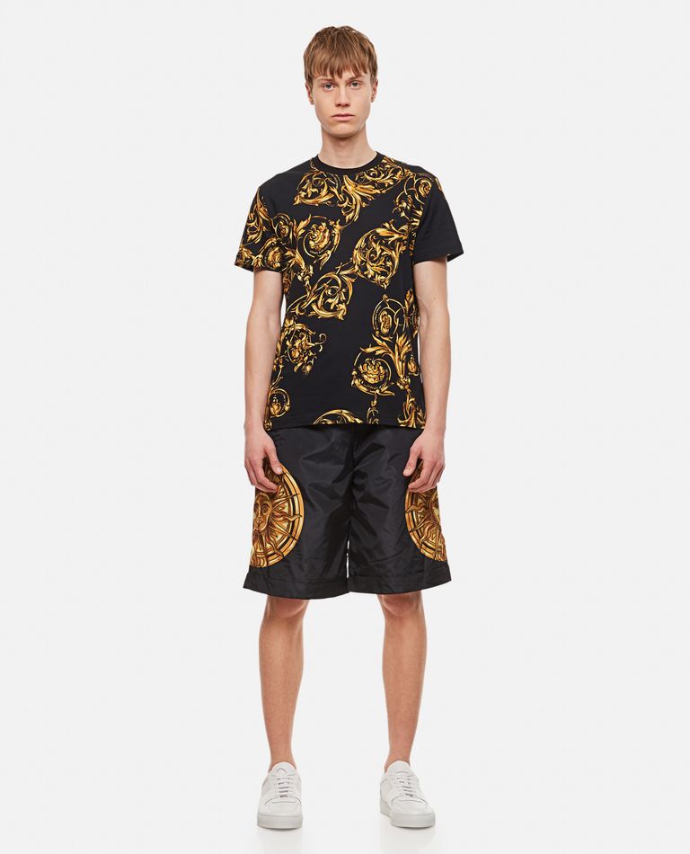 【関税＆送料込み】Versace Jeans Shorts With Baroque Patter Versace Jeans Couture Baroque pattern-print Shorts | Black