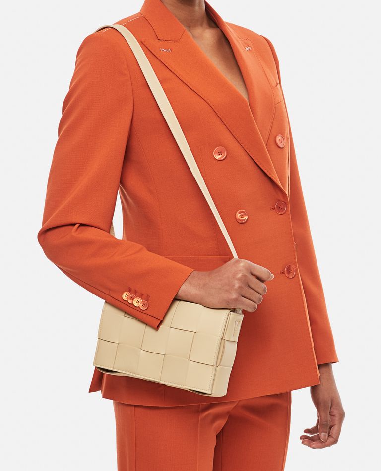 CASSETTE LEATHER SHOULDER BAG for Women - Bottega Veneta | Biffi