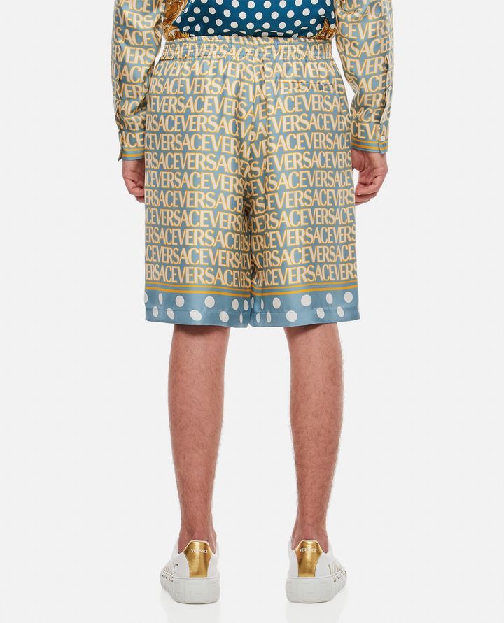 Versace - PANTALONCINI CON STAMPA VERSACE ALL OVER_3