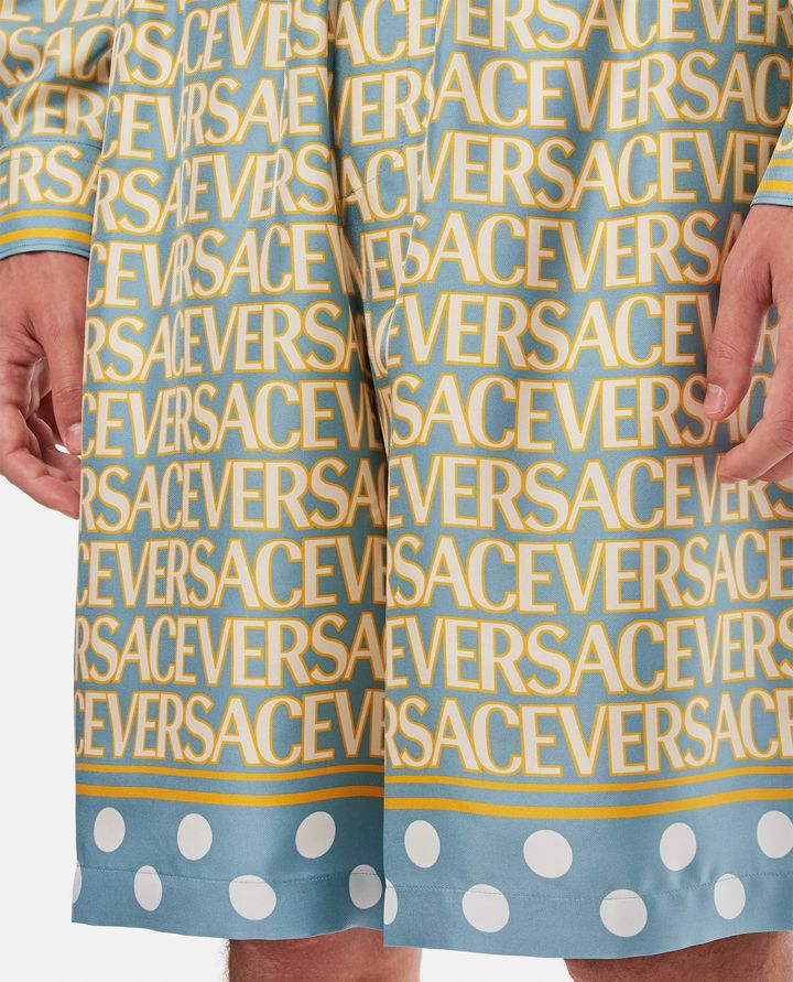 Versace - PANTALONCINI CON STAMPA VERSACE ALL OVER_4