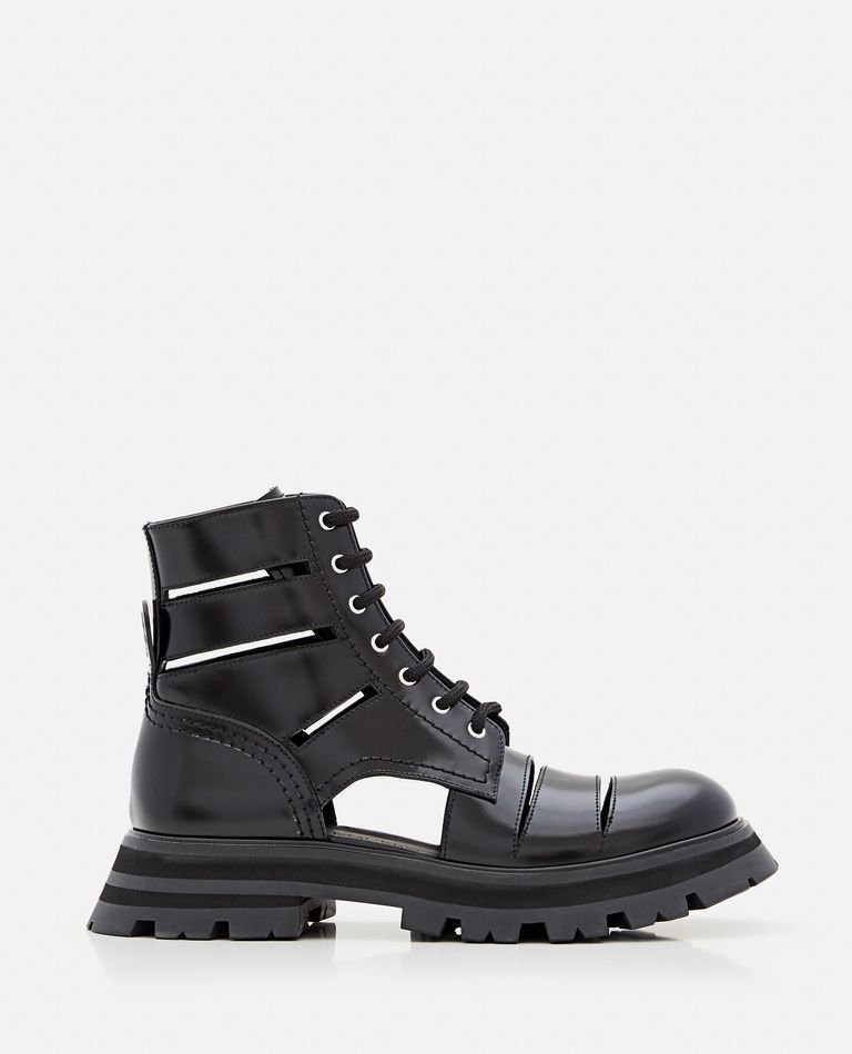 Alexander Mcqueen 45mm Wander Lucent Leather Ankle Boots In Black