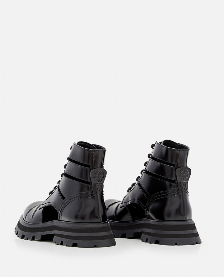 Alexander McQueen - 45MM PATENT LEATHER BOOTS WITH CUTOUTS_3