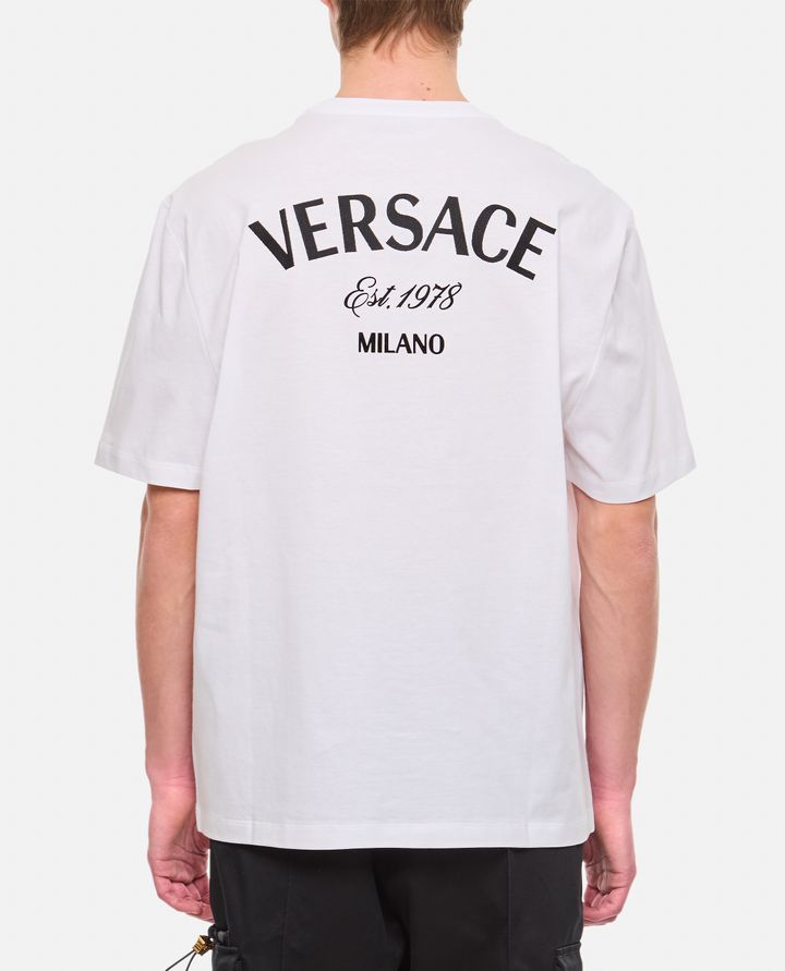 Versace - T-SHIRT VERSACE MILANO IN TESSUTO JERSEY_3