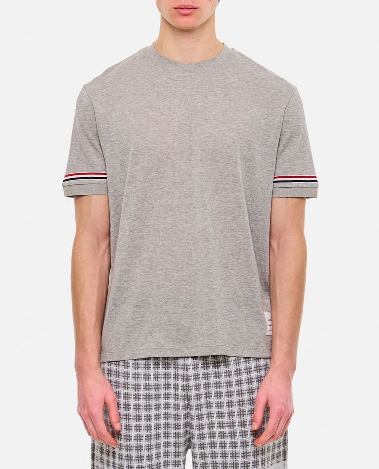 【送料&関税込】Thom Browne Boxy Fit T-shirt RIBBED CUFF T-SHIRT for Men - Thom Browne sale | Biffi