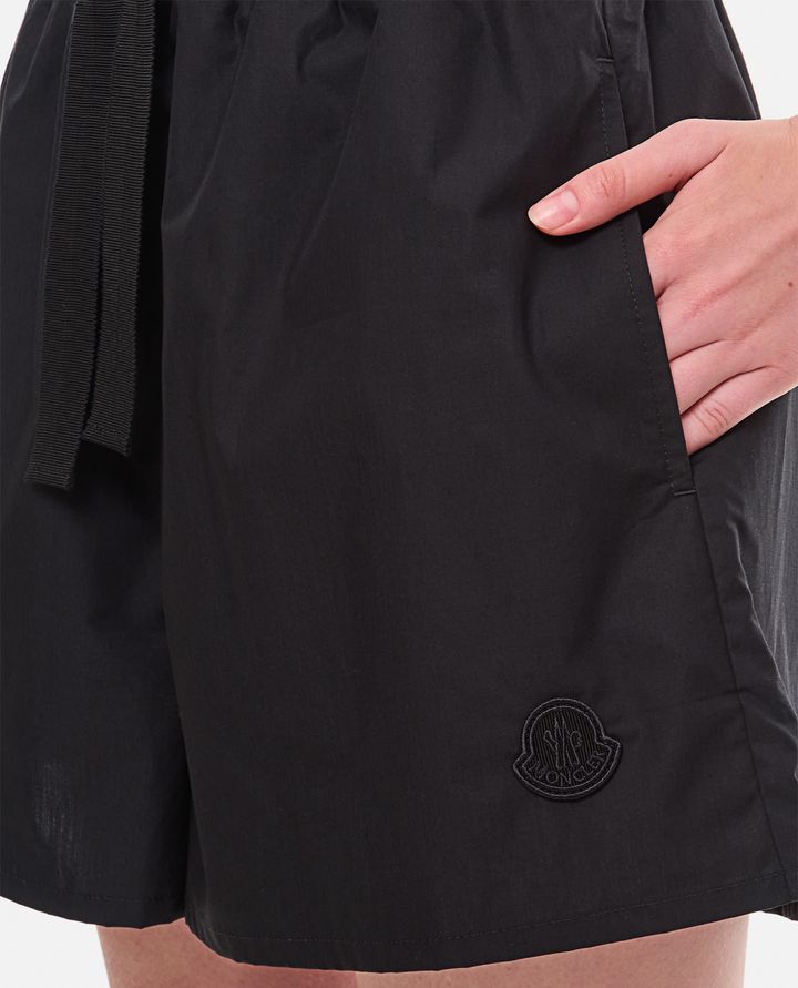 Moncler - PANTALONI CORTI IN COTONE_4