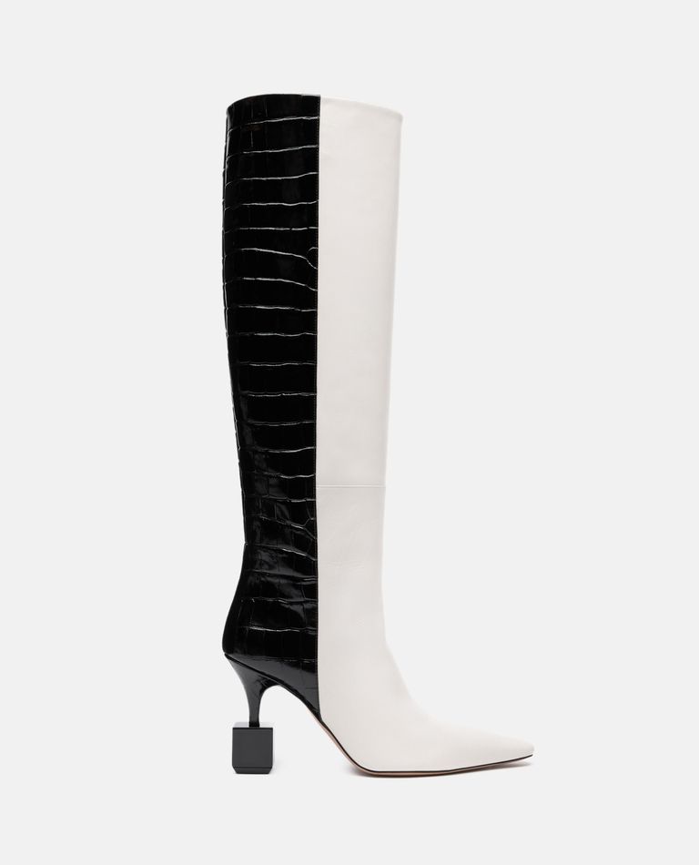 Shop Jacquemus Les Bottes Bisou Leather Boots In White