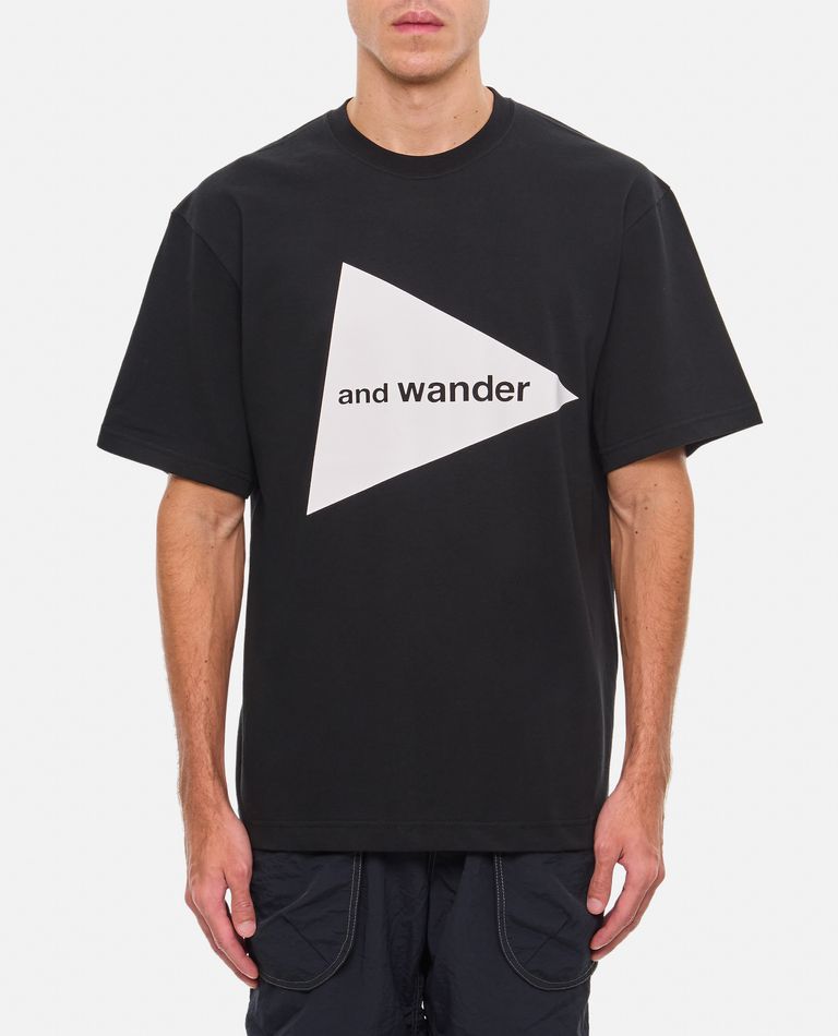 Shop And Wander Logo T-shirt In Black